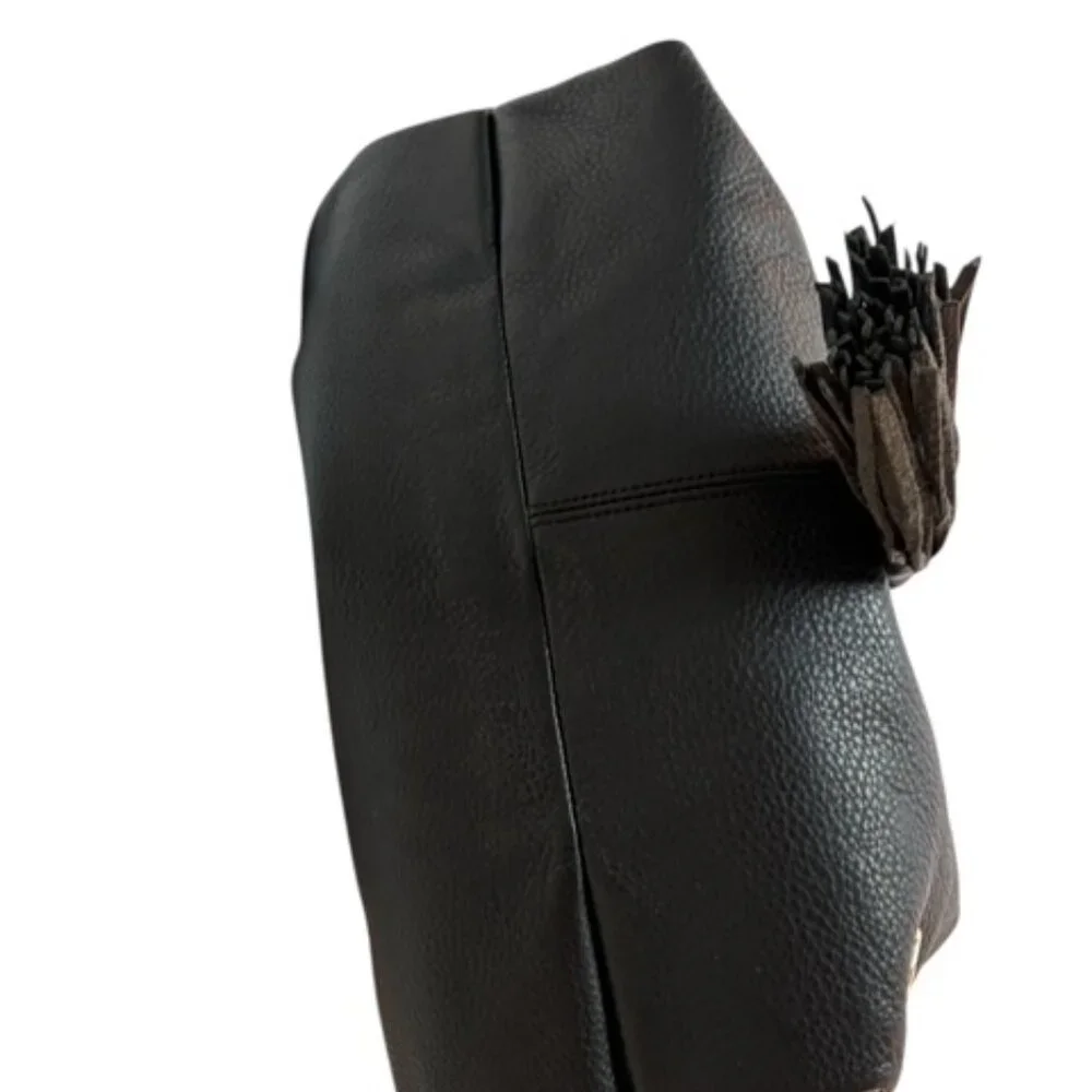 Vince Camuto Black pebbled Leather Taro Tassel Hobo Handbag Purse - Picture 10 of 13